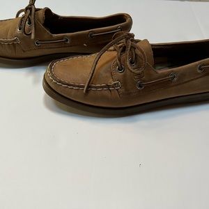 Sperry topsiders great condition.  Tan boat shoe